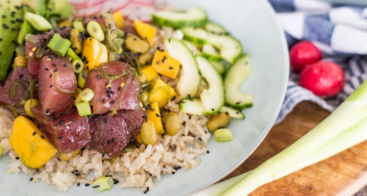 Pokébowl met mango en tonijn 3 Pokebowl met tonijn en mango