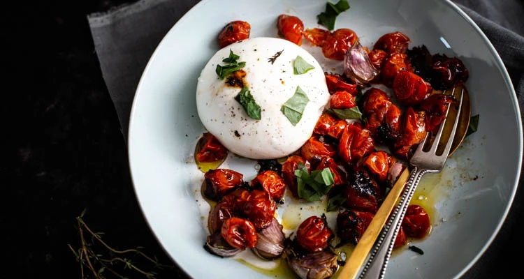 Burrata Caprese met geroosterde cherrytomaatjes 4 Burrata Caprese met geroosterde cherrytomaatjes