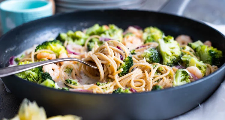 Decide the dish #1: Citroenspaghetti met broccoli en knoflookgarnalen 4 Citroenspaghetti met knoflookgarnalen en broccoli