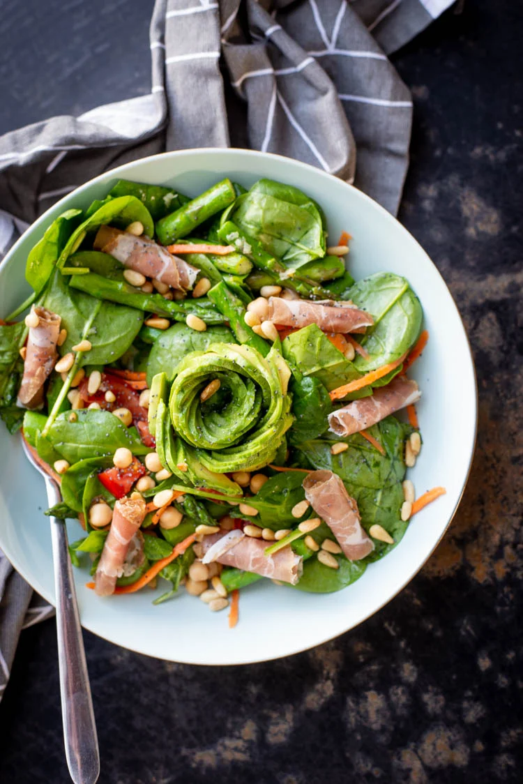 Groene aspergesalade met kikkererwten en spinazie 1 Groene aspergesalade met kikkererwten en spinazie