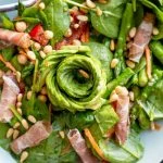 Groene aspergesalade met kikkererwten en spinazie