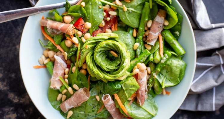 Groene aspergesalade met kikkererwten en spinazie 29 Groene aspergesalade met kikkererwten en spinazie