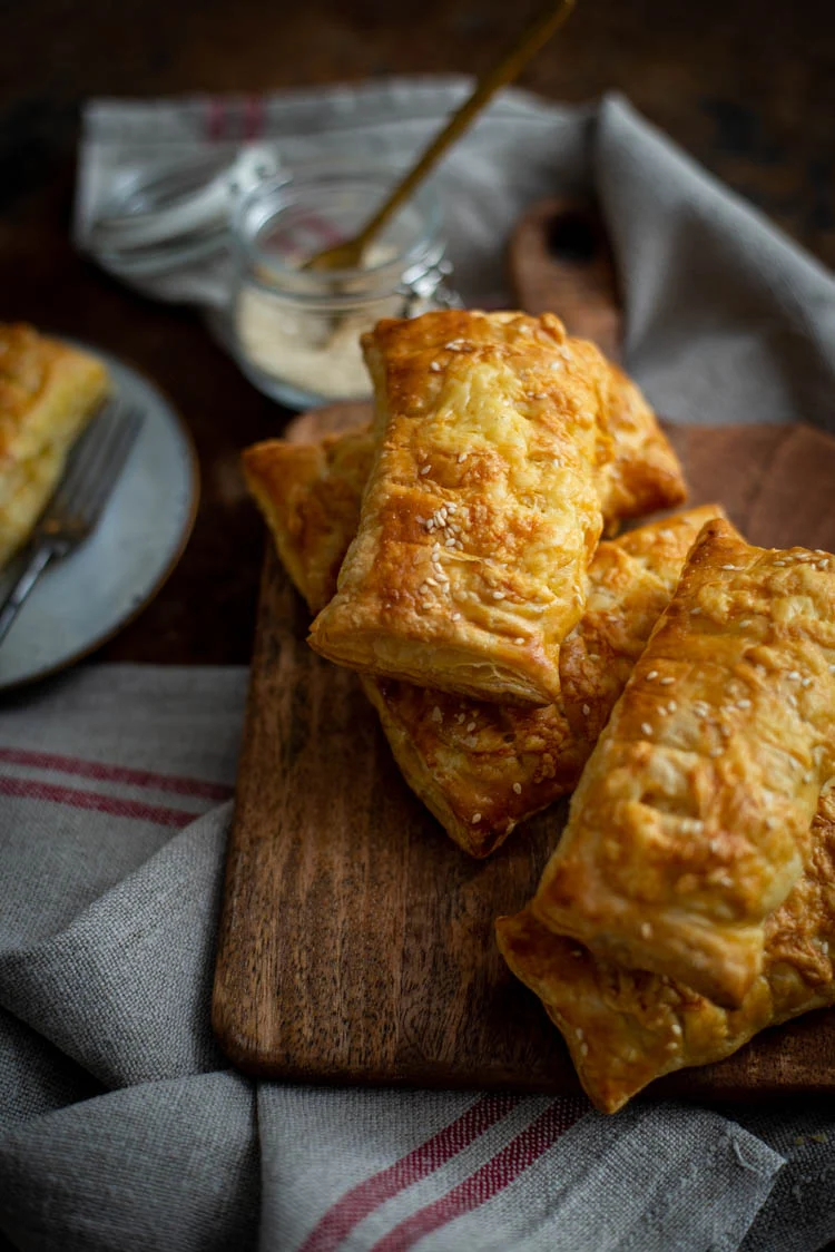 Kaasbroodjes van bladerdeeg 2 Kaasbroodjes van bladerdeeg