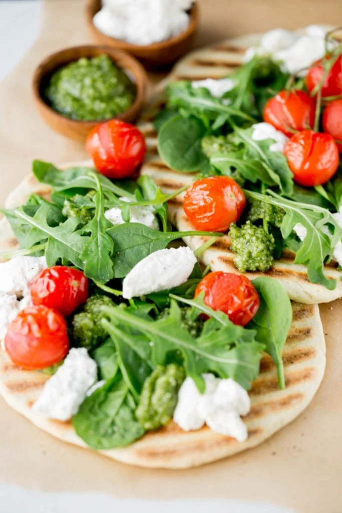 Naanbrood Pizza met Pesto en Ricotta 1 NaanbroodPizzas OMF
