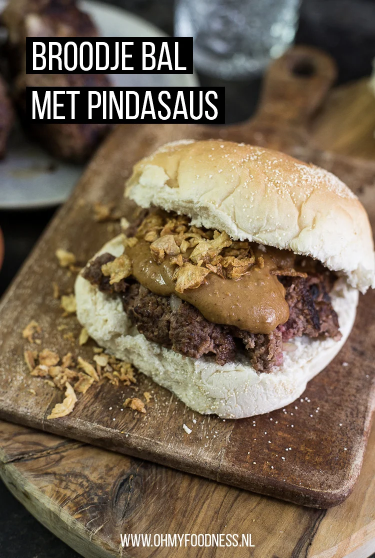 Fastfood Friday: Broodje bal met pindasaus 3 Broodje bal met pindasaus