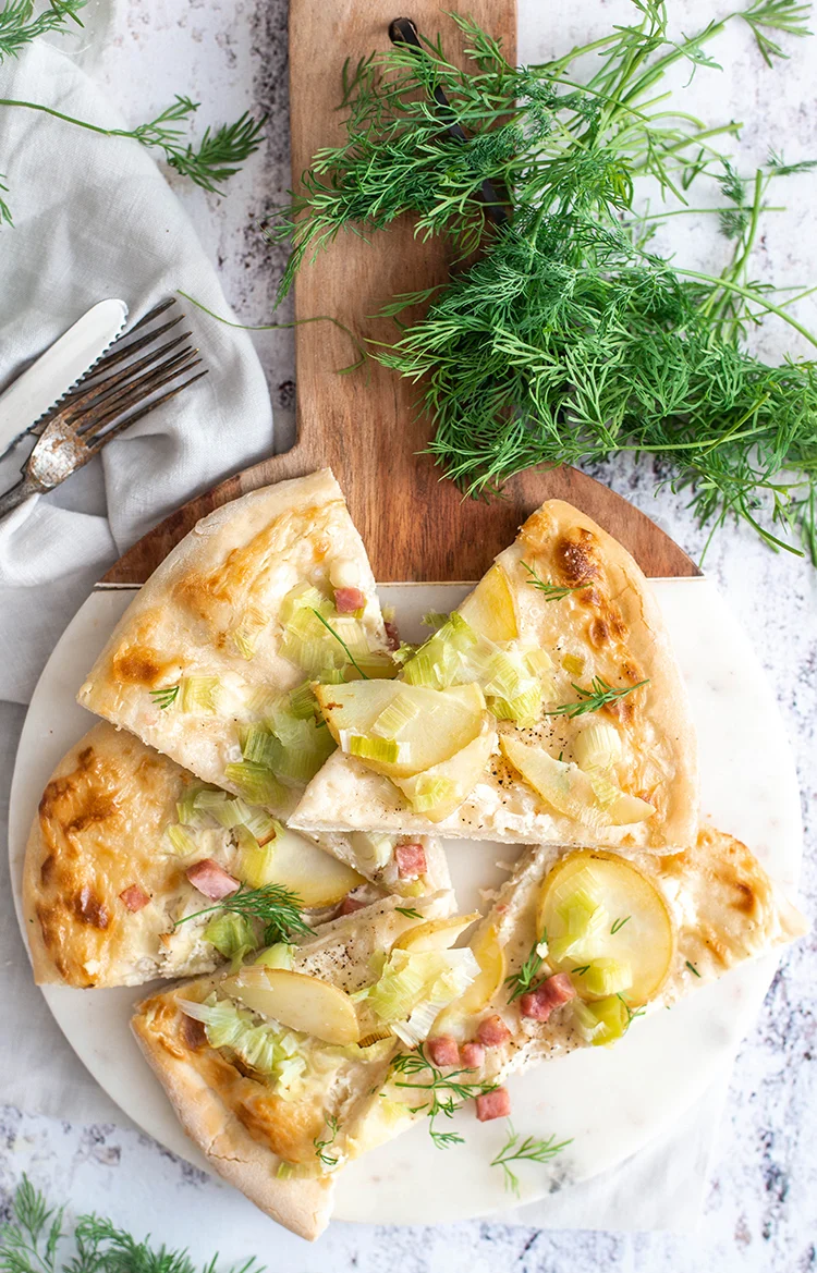 Flammkuchen met aardappel en prei 1 Flammkuchen met aardappel en prei