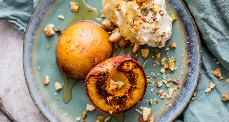 Gegrilde perziken met vanillemascarpone en pistache 4 Gegrilde perziken met vanillemascarpone