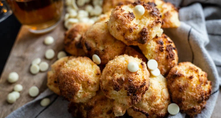 Kokosbollen met witte chocolade uit de Koekjesbijbel 37 Kokosbollen met witte chocolade