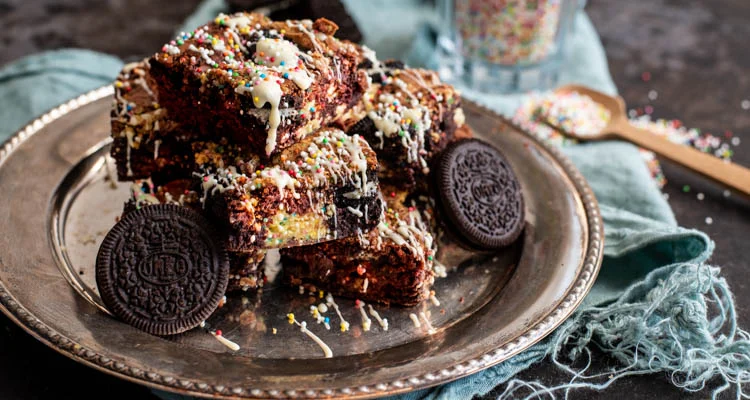 Red Velvet Oreobrownies met witte chocolade-birthday swirl 6 Red Velvet Oreobrownies