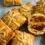 Bladerdeegcadeautjes met pittige tonijn