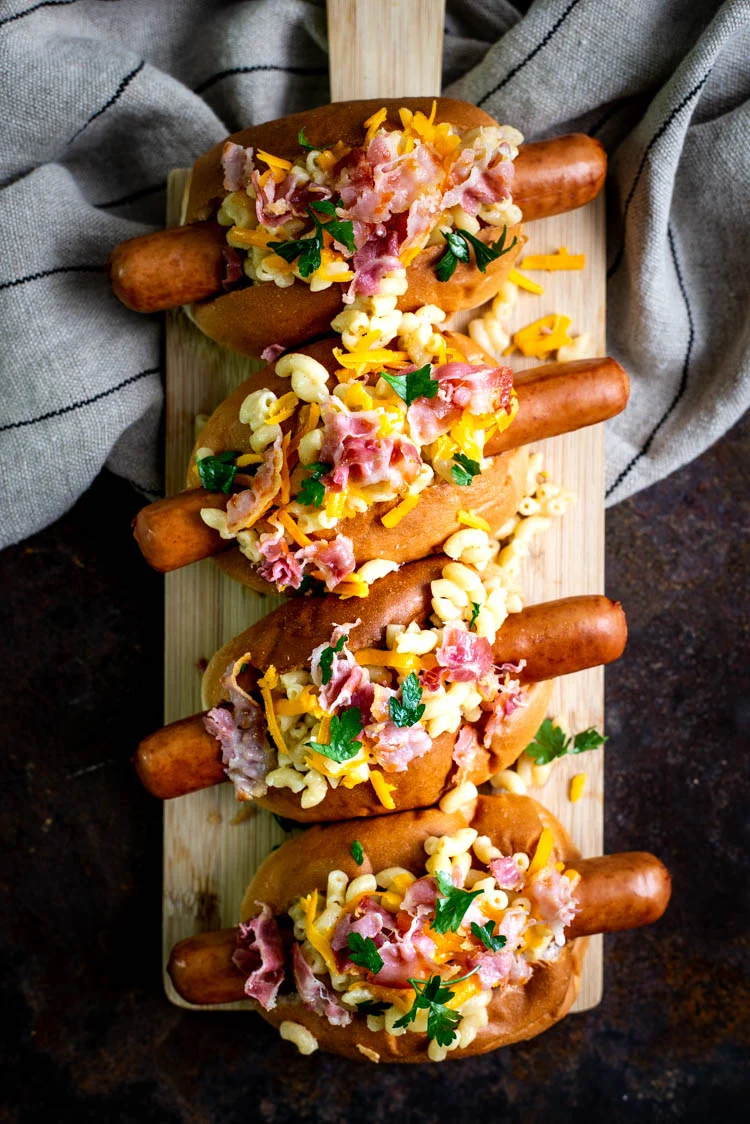 Fastfood Friday: Mac & Cheese hotdogs met bacon 1 Mac & Cheese hotdogs