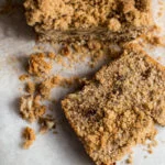Vegan bananabread met kaneelkruim