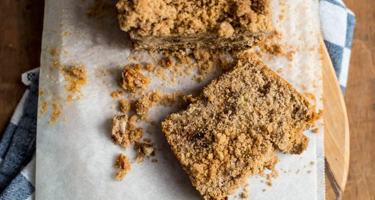 Vegan bananabread met kaneelkruim