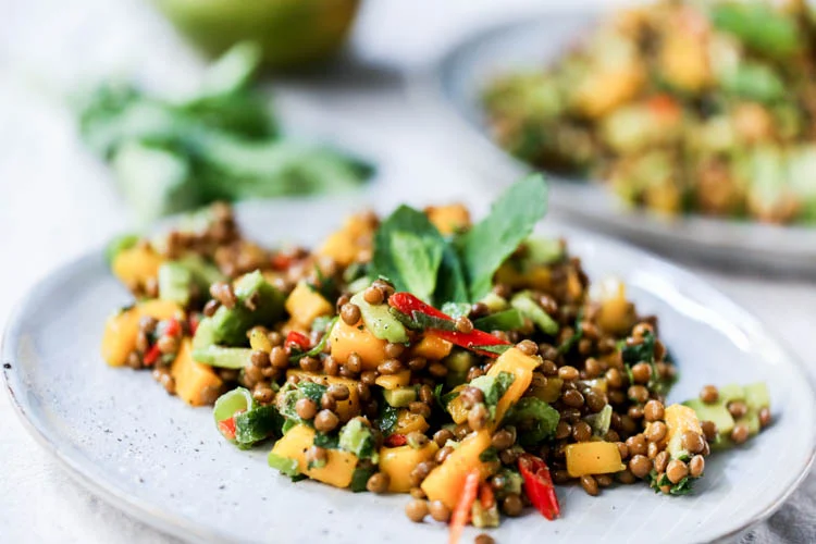 Linzensalade recept met mango en avocado 2 Linzensalade met Mango en Avocado FI