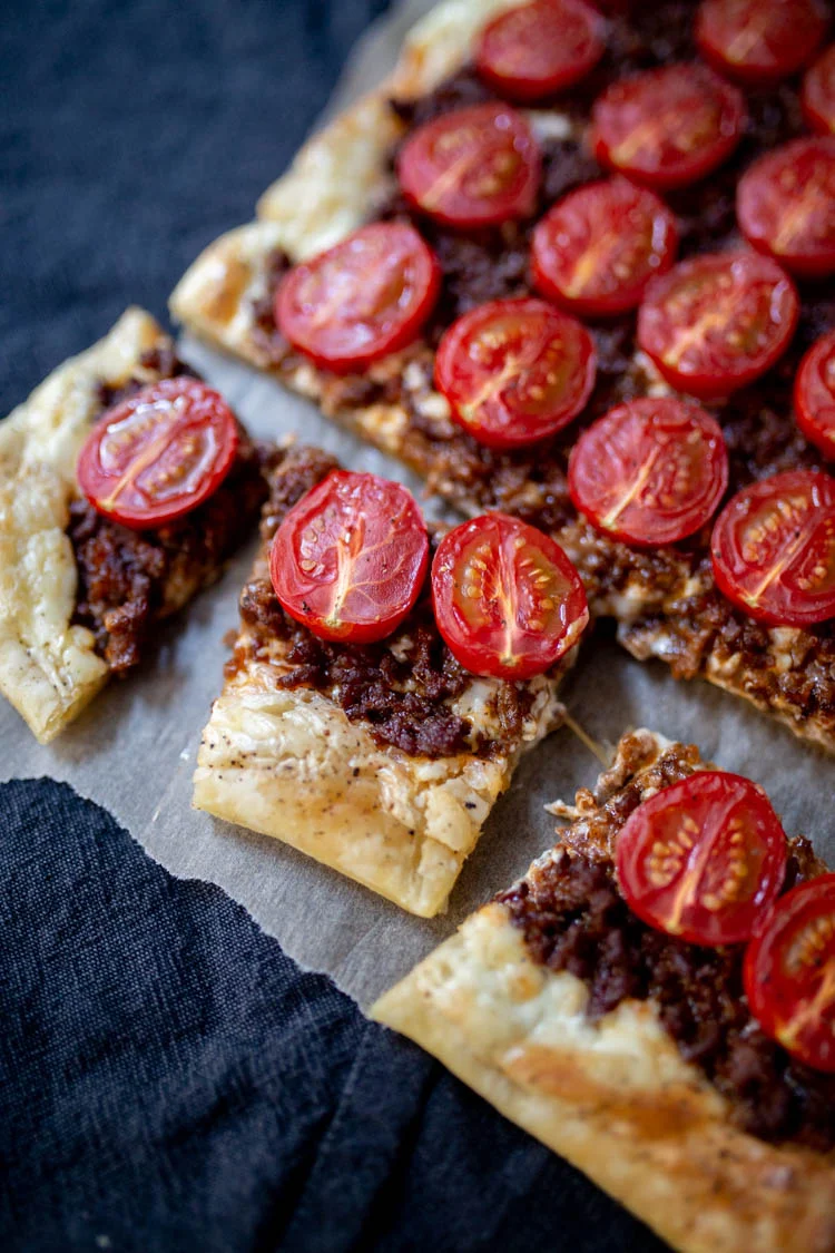 Plaattaart met Mascarpone, Pittig gehakt en Tomaatjes 2 PlaattaartPittigGehakt ST