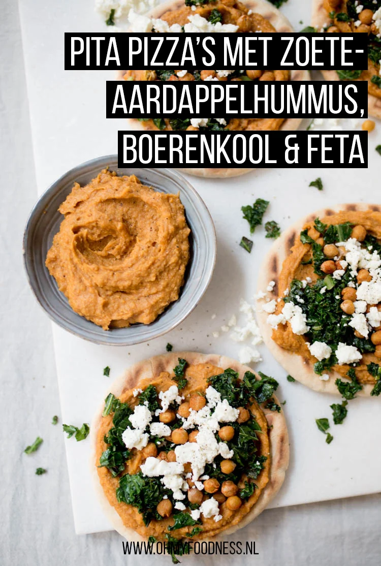 Pita Pizza's met Zoete Aardappel Hummus, Gebakken Boerenkool en Feta 2 Pita pizza's met zoete aardappelhummus, boerenkool en feta