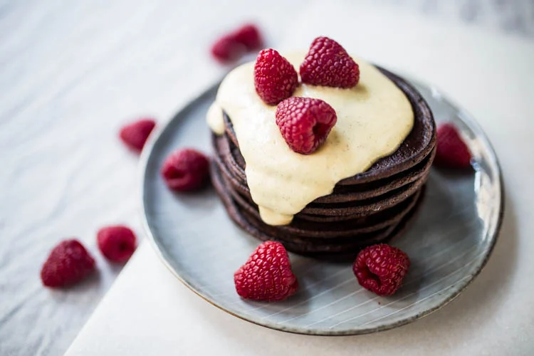 Chocolade Ricotta Pancakes met Vanillesaus en Frambozen 3 ChocoladeRicottaPancakes FI