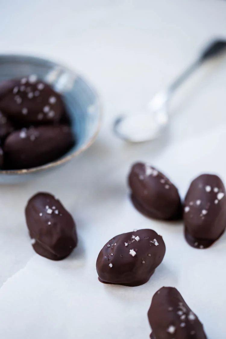 Medjool Dadels met Pure Chocolade en Zeezout 1 DadelsChocoZeezout ST