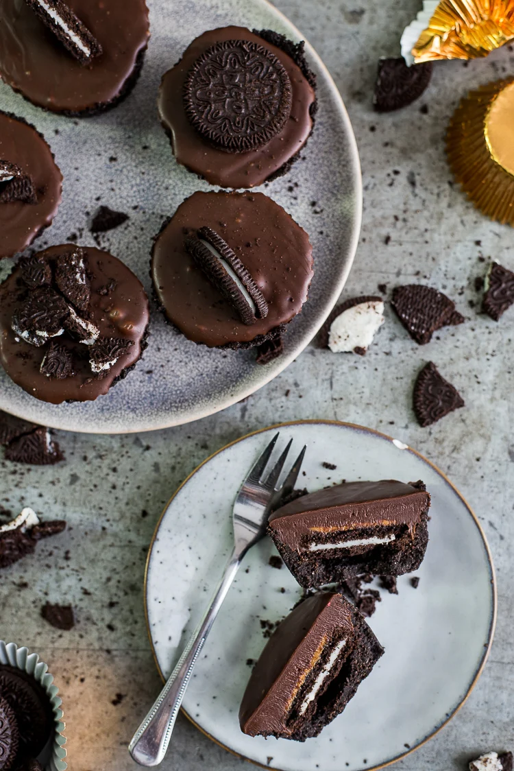 Fastfood Friday: Chocoladefudgetaartjes met pindakaas & Oreo's 1 Chocoladefudgetaartjes met pindakaas & Oreo