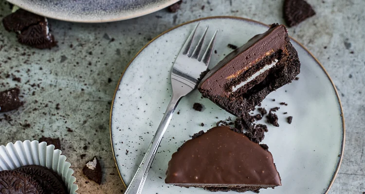 Fastfood Friday: Chocoladefudgetaartjes met pindakaas & Oreo's 18 Chocoladefudgetaartjes met pindakaas & Oreo