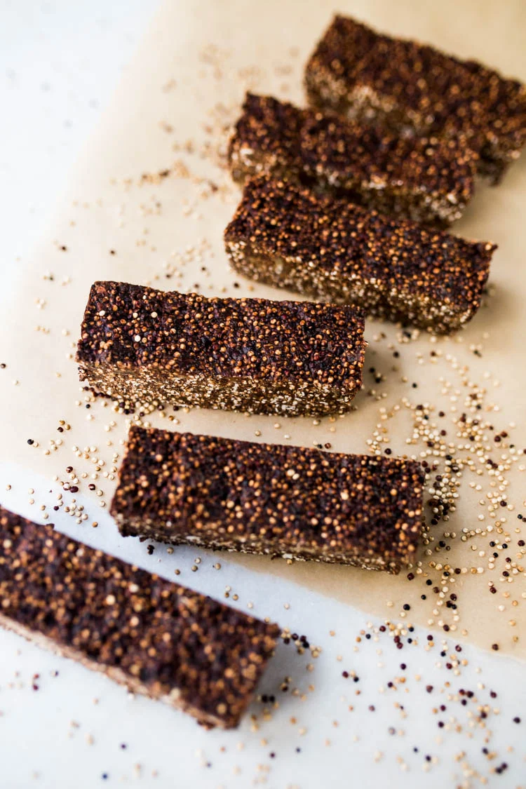 Gepofte quinoarepen met dadels en chocolade 1 GepofteQuinoaRepen ST