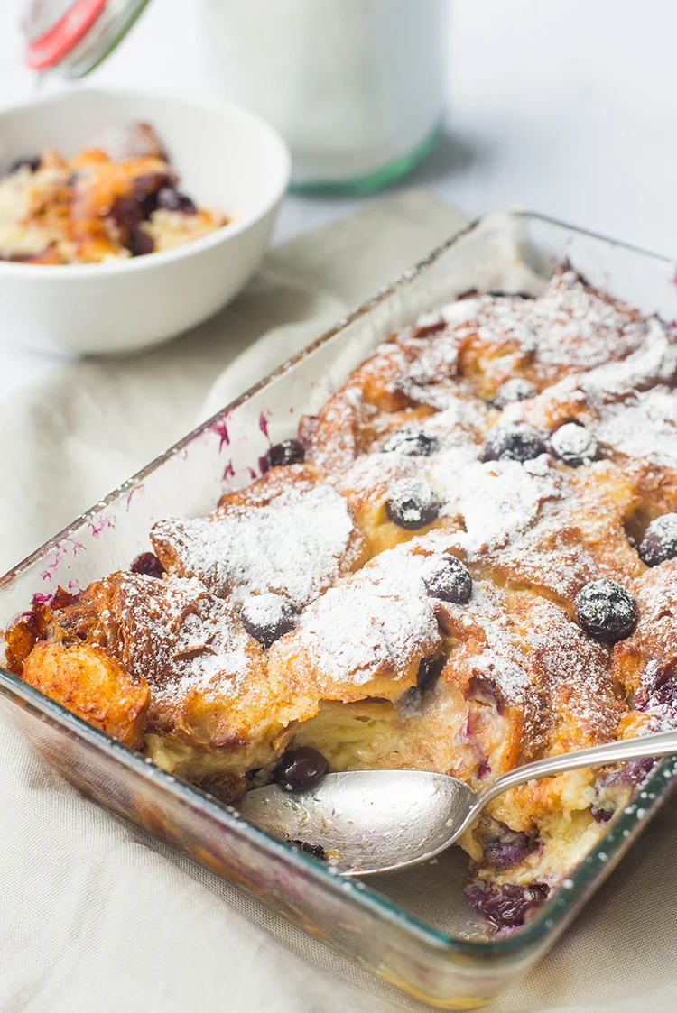 15x de fijnste recepten voor Pasen 9 Croissantpudding met blauwe bessen