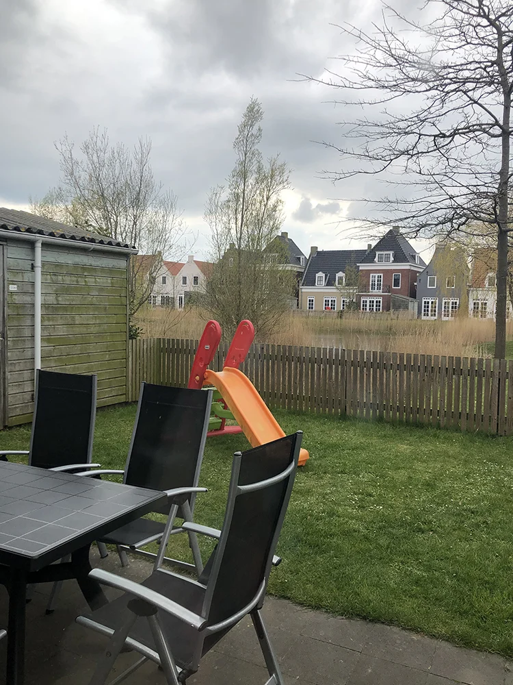 Weg in eigen land: Landal Esonstad 14 esonstad achtertuin