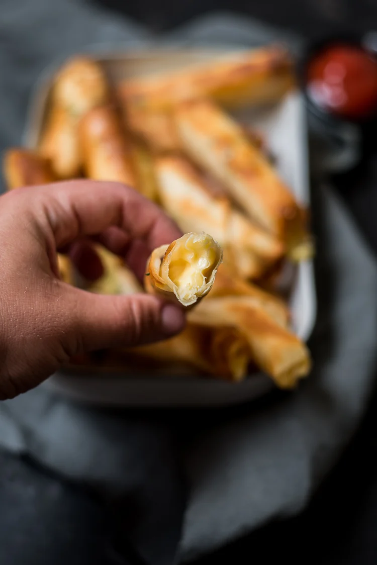 Kaasstengels uit de Airfryer voor Fastfood Friday 4 Kaastengels uit de Airfryer