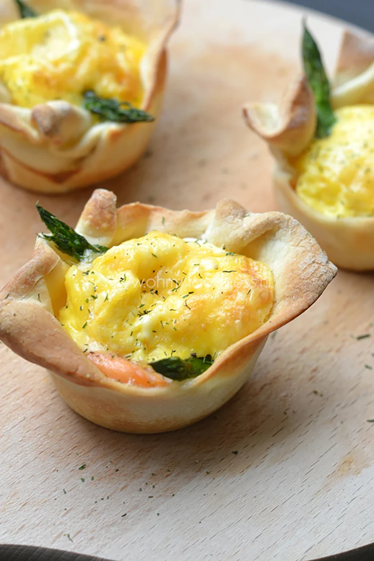 15x de fijnste recepten voor Pasen 8 Mini quiches met gerookte zalm en groene asperges