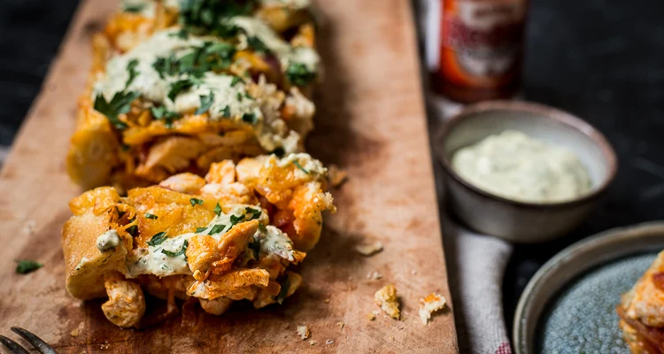 Fastfood Friday: Met Buffalo Chicken gevuld stokbrood 20 Met buffalo chicken gevuld stokbrood