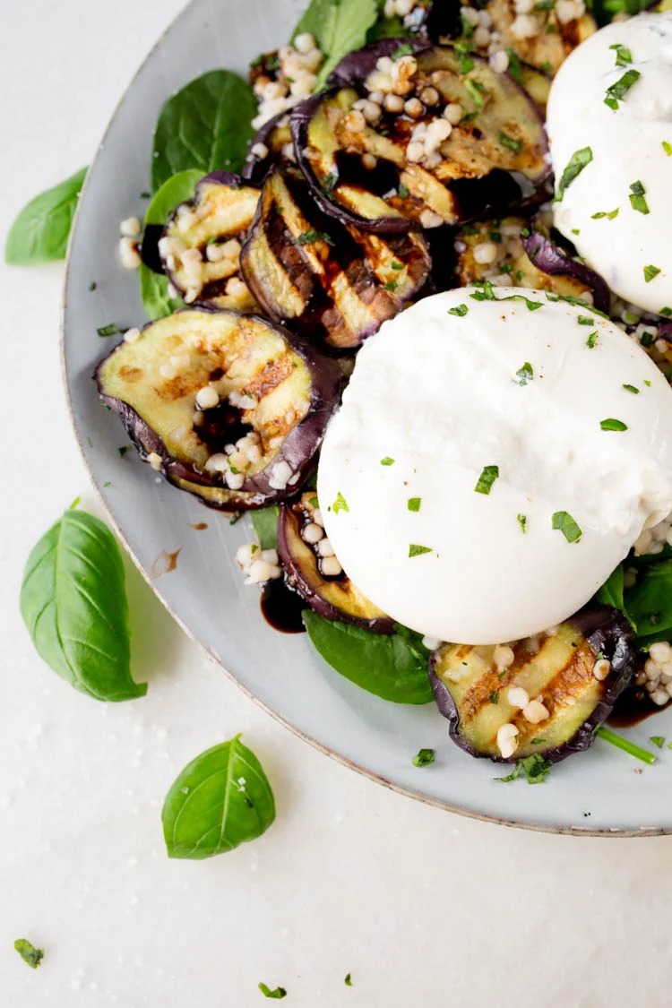 Gegrilde aubergine met parelcouscous en burrata 1 AubergineBurratta ST 3