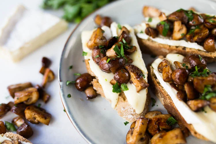Crostini's met boerenbrie en kastanjechampignons 3 CrostiniBoerenbrieChampignons FI