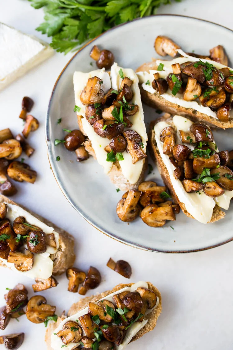 Crostini's met boerenbrie en kastanjechampignons 1 CrostiniBoerenbrieChampignons ST