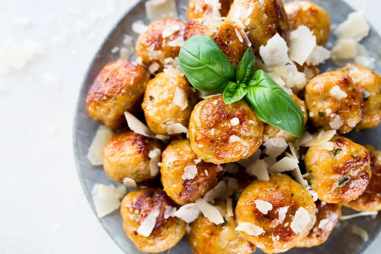 Kipgehaktballetjes met Parmezaan 3 ParmezaanseGehaktballetjes FI