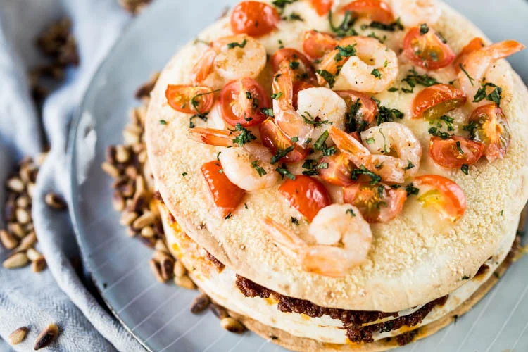 Tortillataart met tomatenpesto en garnalen 3 Tortilla Taart met Gambas FI