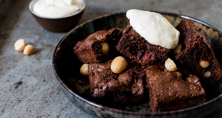 Fastfood Friday: Brownies met framboos, macadamia en mascarpone 33 Brownies met framboos, macadamia en mascarpone