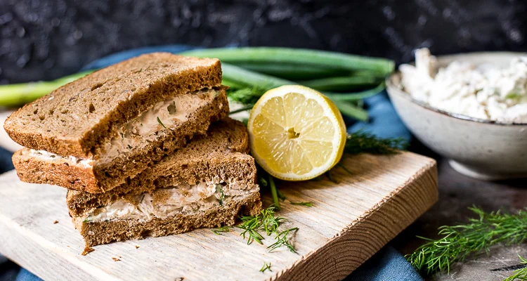 Frisse kipsalade voor op brood 1 Frisse kipsalade voor op brood