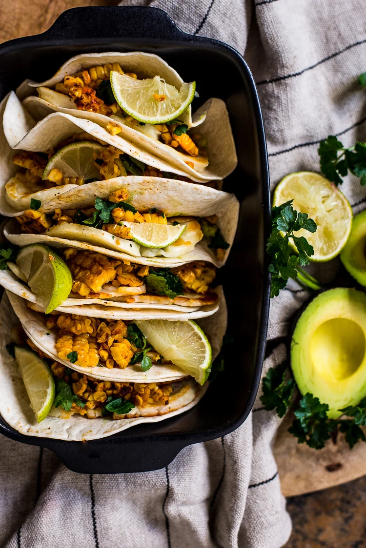Soft taco's met halloumi, guacamole en gegrilde mais 1 Soft tacos with halloumi, guacamole and grilled corn