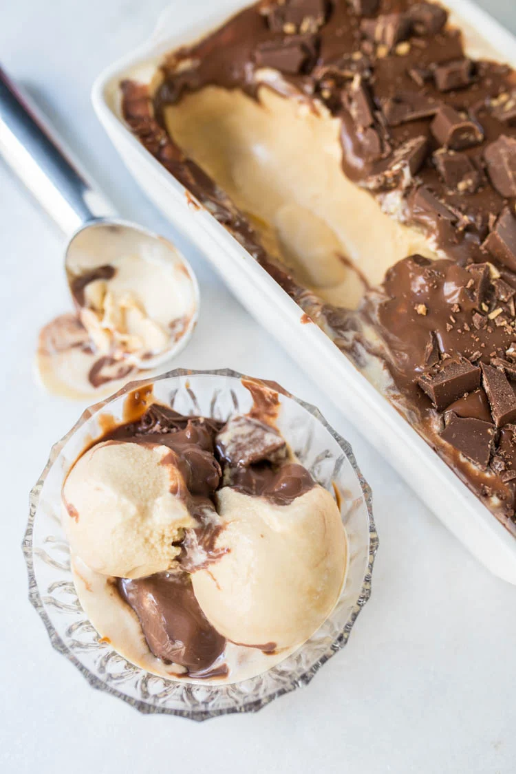 8x de lekkerste ijsrecepten 2 Gezouten karamelijs met Tony's topping