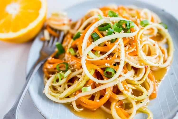 Courgette wortelsalade met chili en sesam 13 CourgetteWortelSesamSalade FI 2