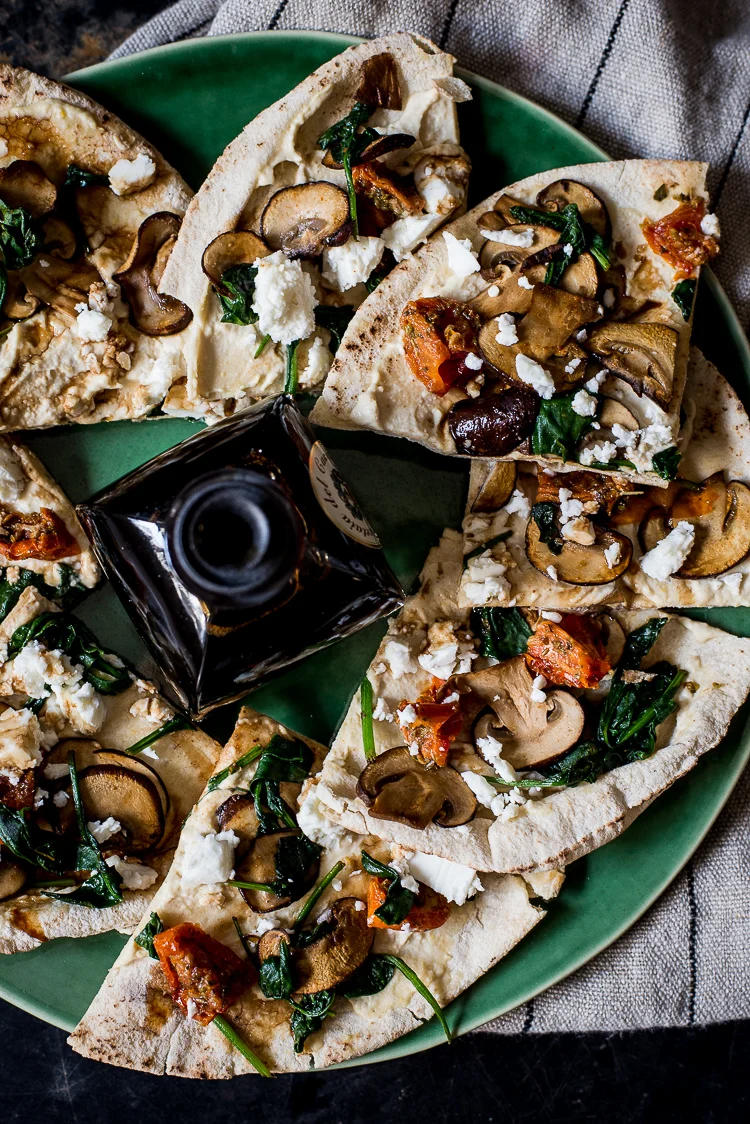 Flatbread met spinazie, zongedroogde tomaat & kastanjechampignons 1 Flatbread met zongedroogde tomaat, spinazie en kastanjechampignons