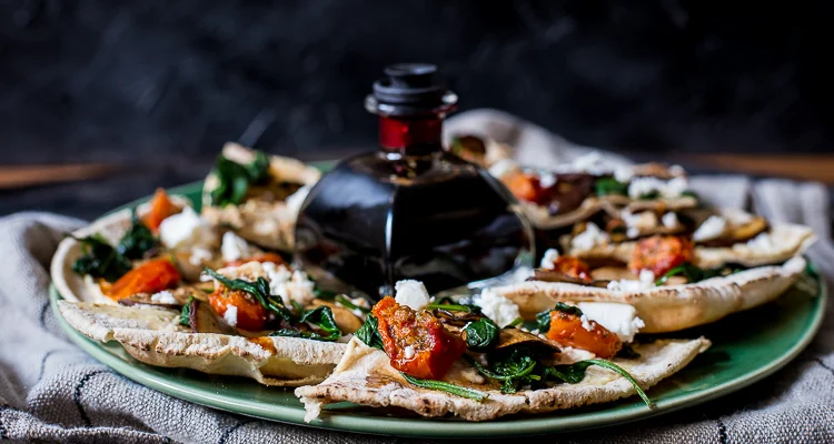 Flatbread met spinazie, zongedroogde tomaat & kastanjechampignons 3 Flatbread met zongedroogde tomaat, spinazie en kastanjechampignons