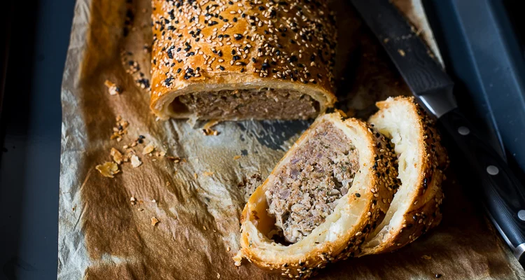 Fastfood Friday: Mega saucijzenbroodje van Matt Preston 5 Mega saucijzenbroodje