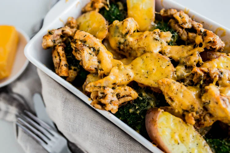 Broccoli met gekruide kip, aardappel en cheddar 18 BroccolimetKruidigeKipenCheddar FI