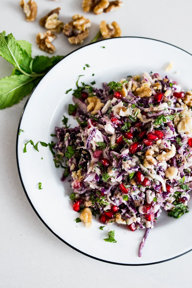 Rode koolsalade met walnoten en granaatappelpitjes 1 RodeKoolSaladeFetaenGranaatappelpitjes ST