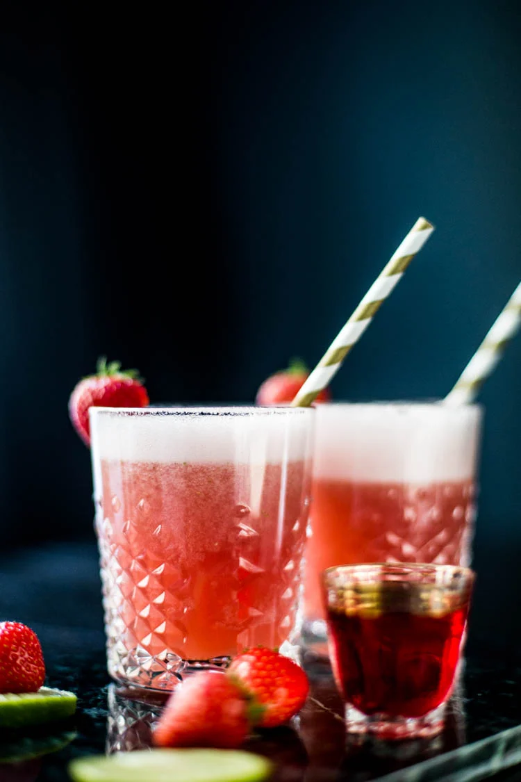 Kerstcocktail met aardbeien en cranberrysap 1 KerstCocktailCranberryAardbei ST