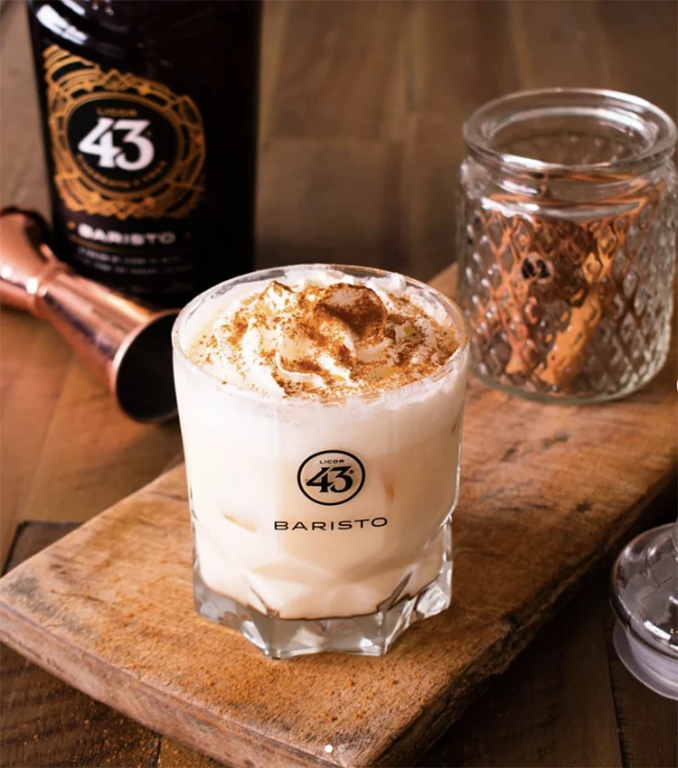 Herfstcocktail met perensap, ginger ale en Licor 43 Baristo + Uitslag winnaar! 5 pem white russian