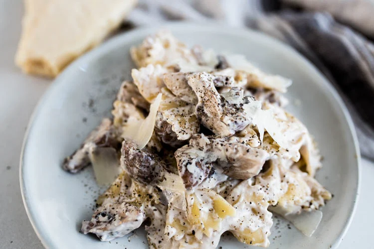 Snelle pasta mascarpone met kastanjechampignons 3 SnellePastaKnoflookMascarpone FI