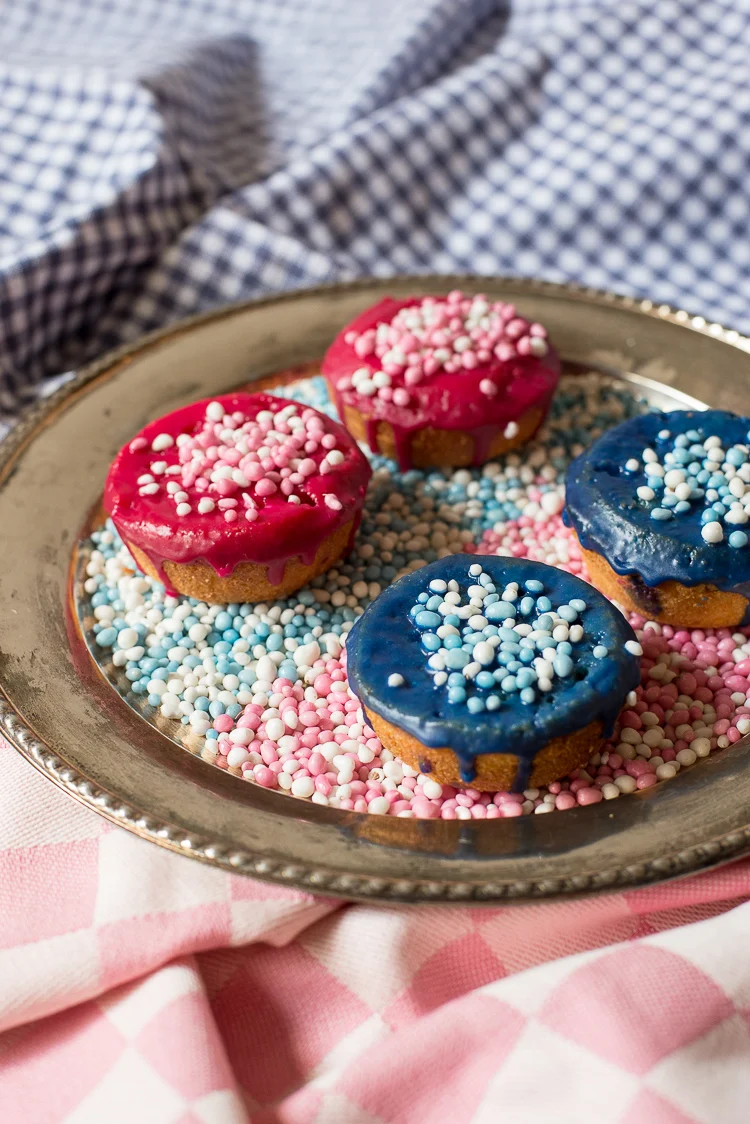 Blauwe/roze koeken met muisjes 1 Blauwe/roze koeken met muisjes