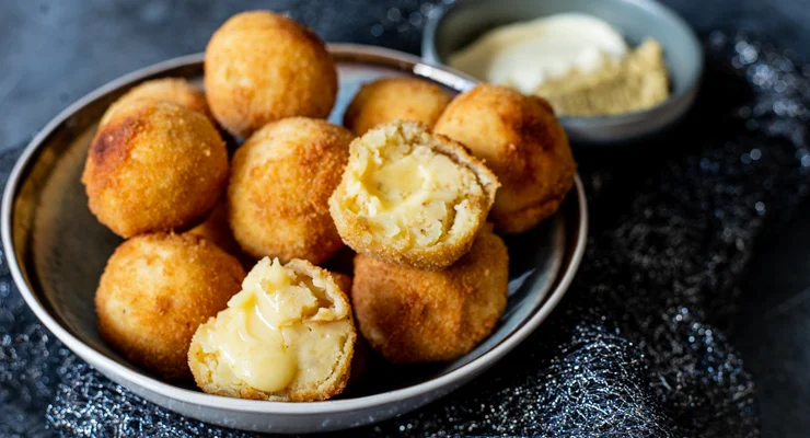 Fastfood Friday: Gevulde aardappelbitterballen 19 Gevulde aardappelbitterballen